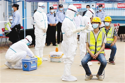 3月29日,麻章区在桃源里项目工地举办新冠肺炎聚集性疫情应急处置演练