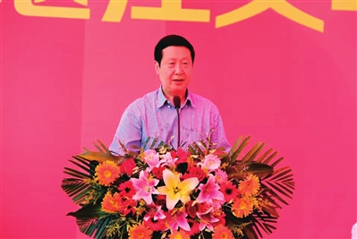 浙江义乌中国小商品城市场党委书记兼工商局长陈如林.