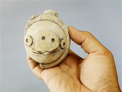 三星堆周边出土陶猪表情乖萌登上热搜